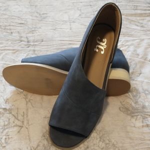 Woman's Cut Out Flats